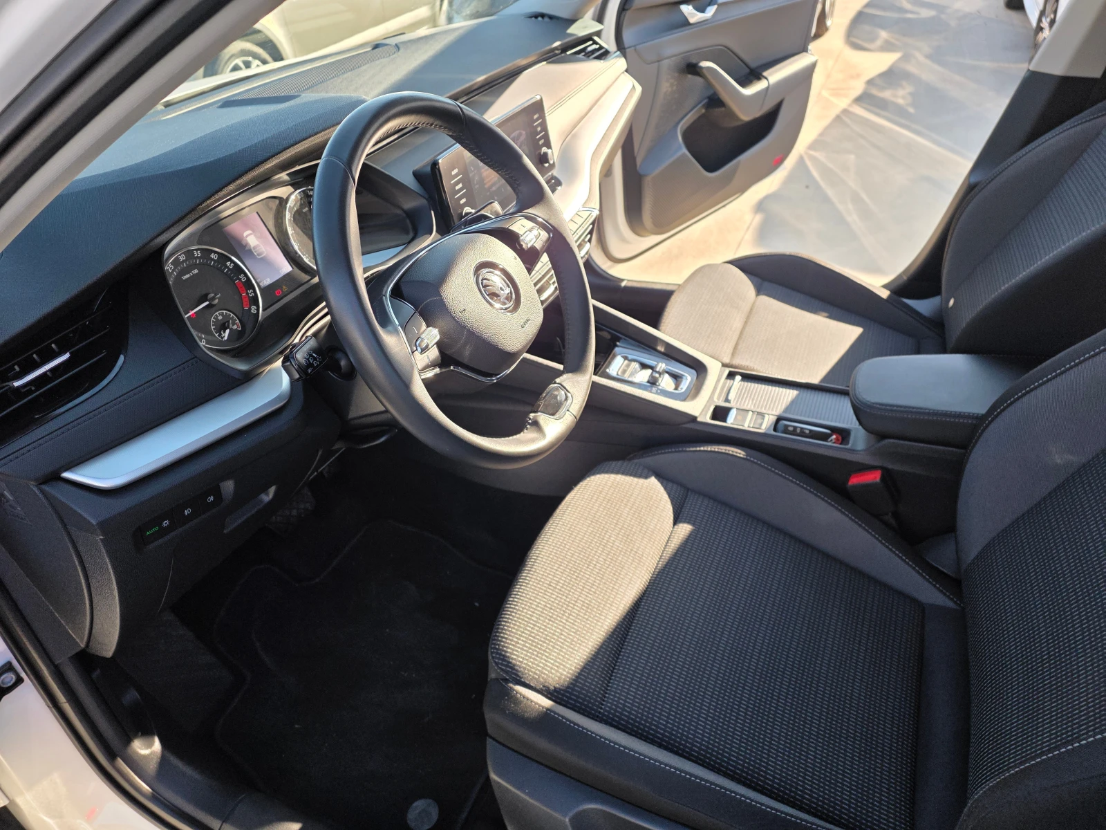 Skoda Octavia С Гаранция 2.0TDI-А/Т, снимка 13 - Автомобили и джипове - 53326683