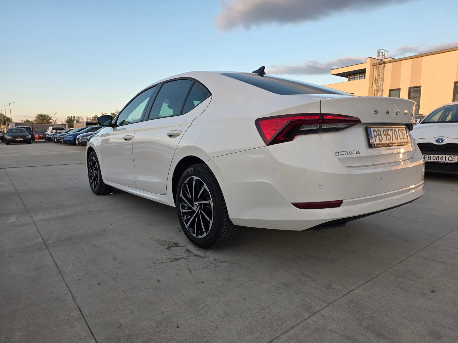 Skoda Octavia С Гаранция 2.0TDI-А/Т, снимка 3 - Автомобили и джипове - 53326683