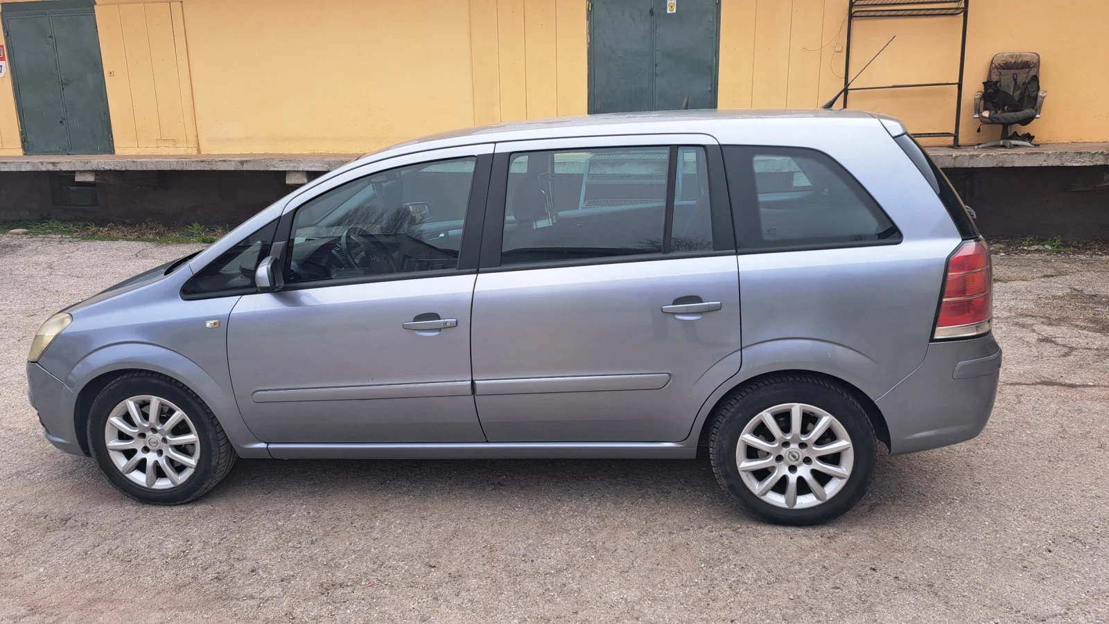 Opel Zafira, снимка 8 - Автомобили и джипове - 53834903
