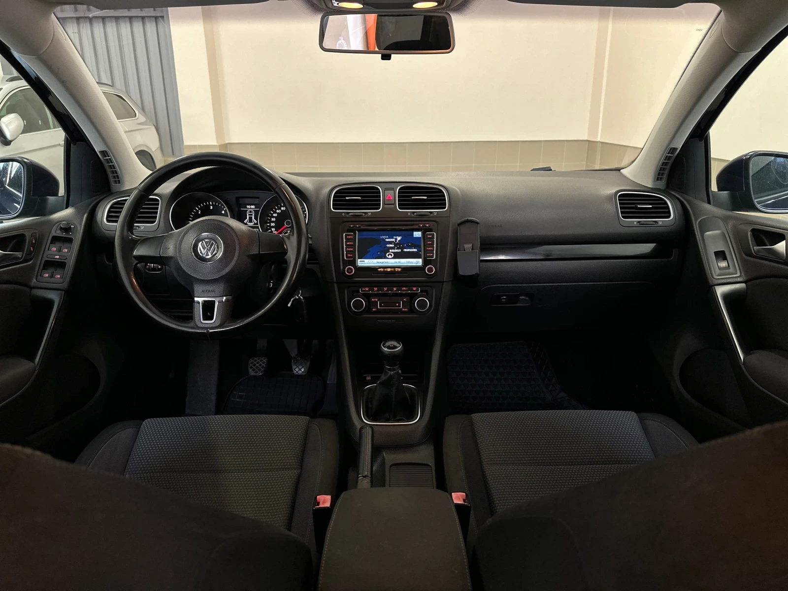 VW Golf 2.00tdi/110к.с/ОБСЛУЖЕН/КАТО НОВ/УНИКАТ/Navi/Full/, снимка 10 - Автомобили и джипове - 53874736