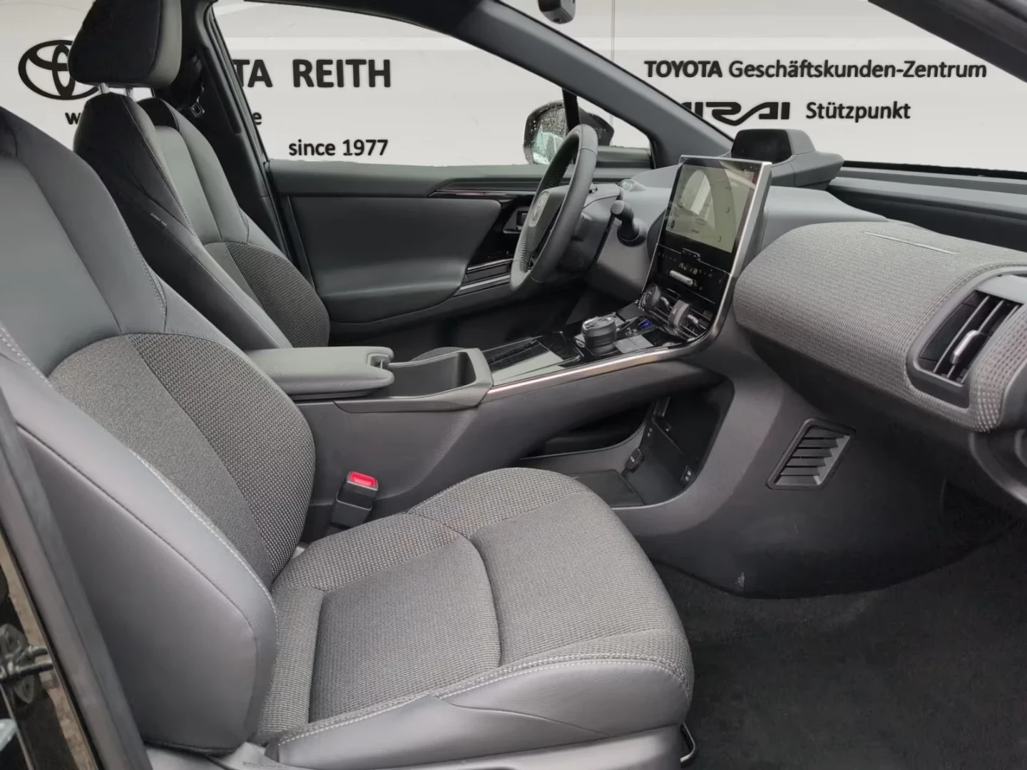 Toyota bZ4X FWD 360 LED Keyless Winter Package Blind Spot, снимка 10 - Автомобили и джипове - 54115364