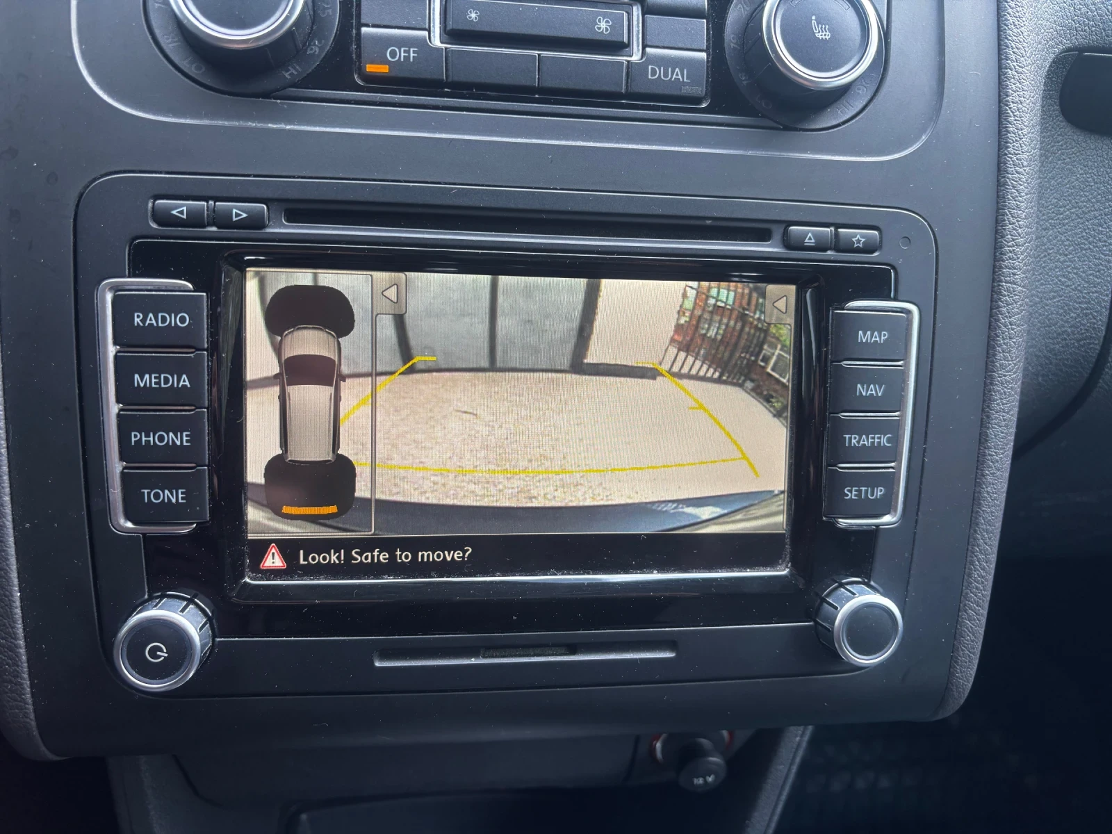 VW Touran 1.6 tdi 105, снимка 7 - Автомобили и джипове - 54119007