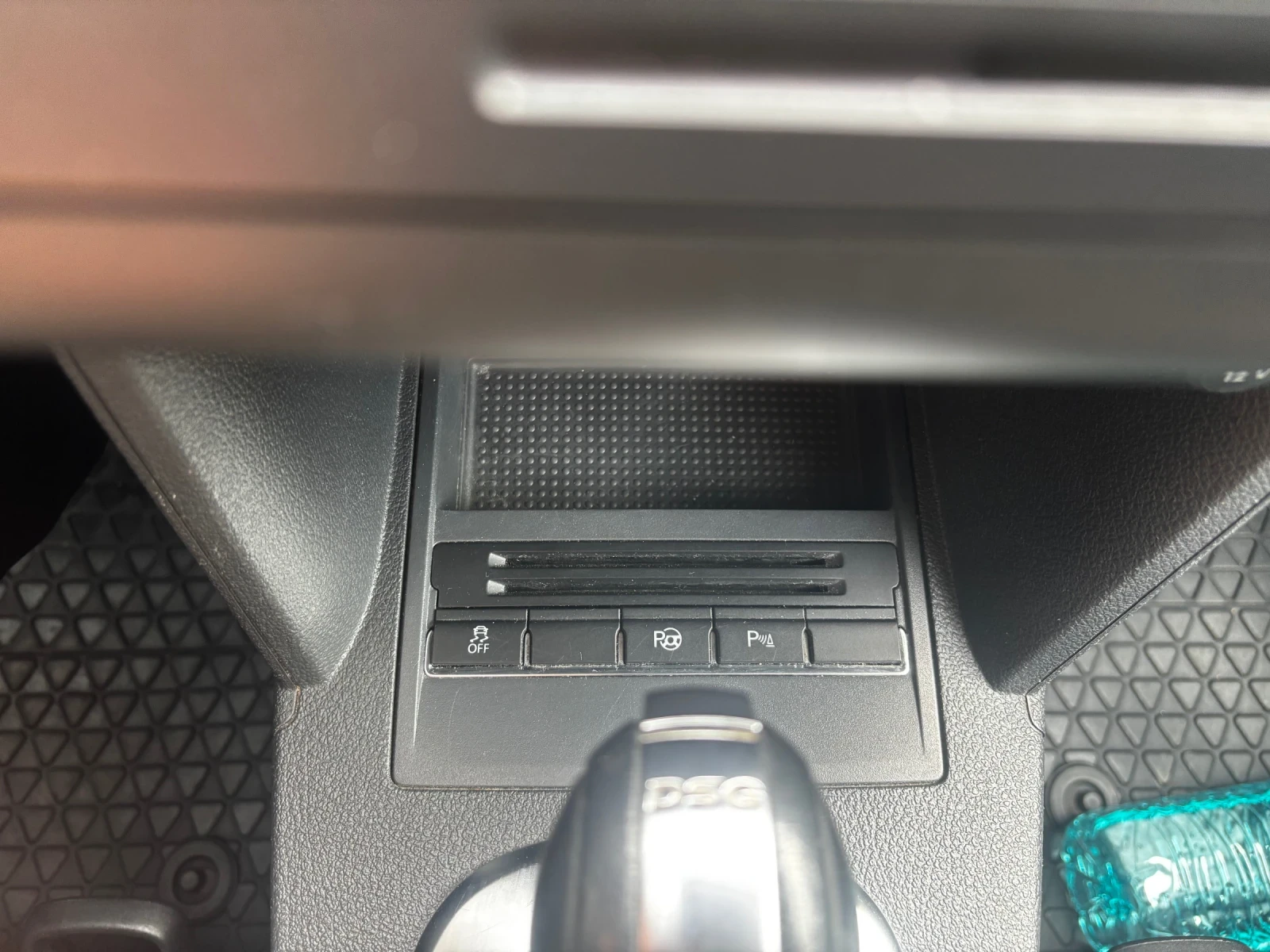 VW Touran 1.6 tdi 105, снимка 11 - Автомобили и джипове - 54119007