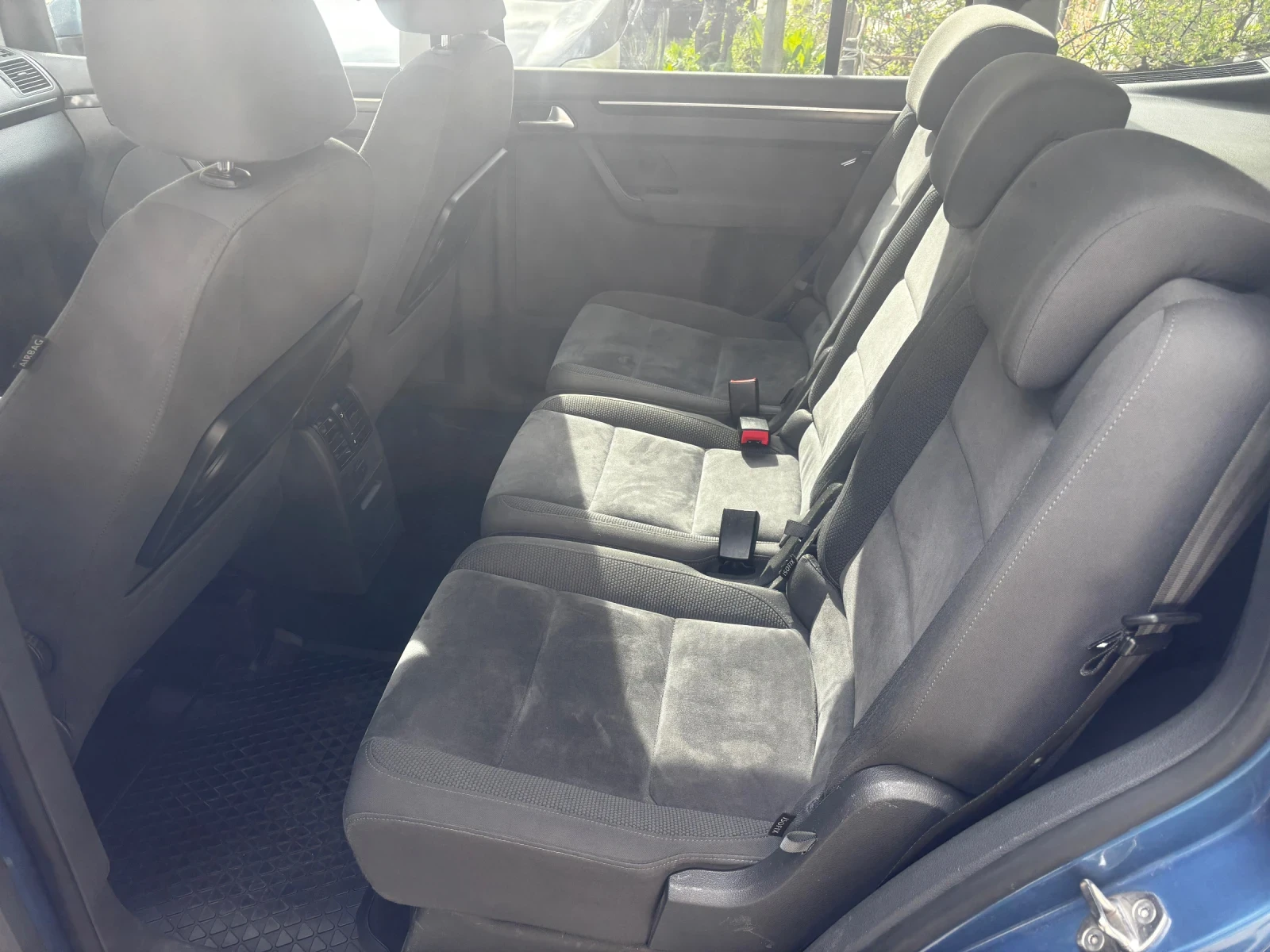 VW Touran 1.6 tdi 105, снимка 9 - Автомобили и джипове - 54119007