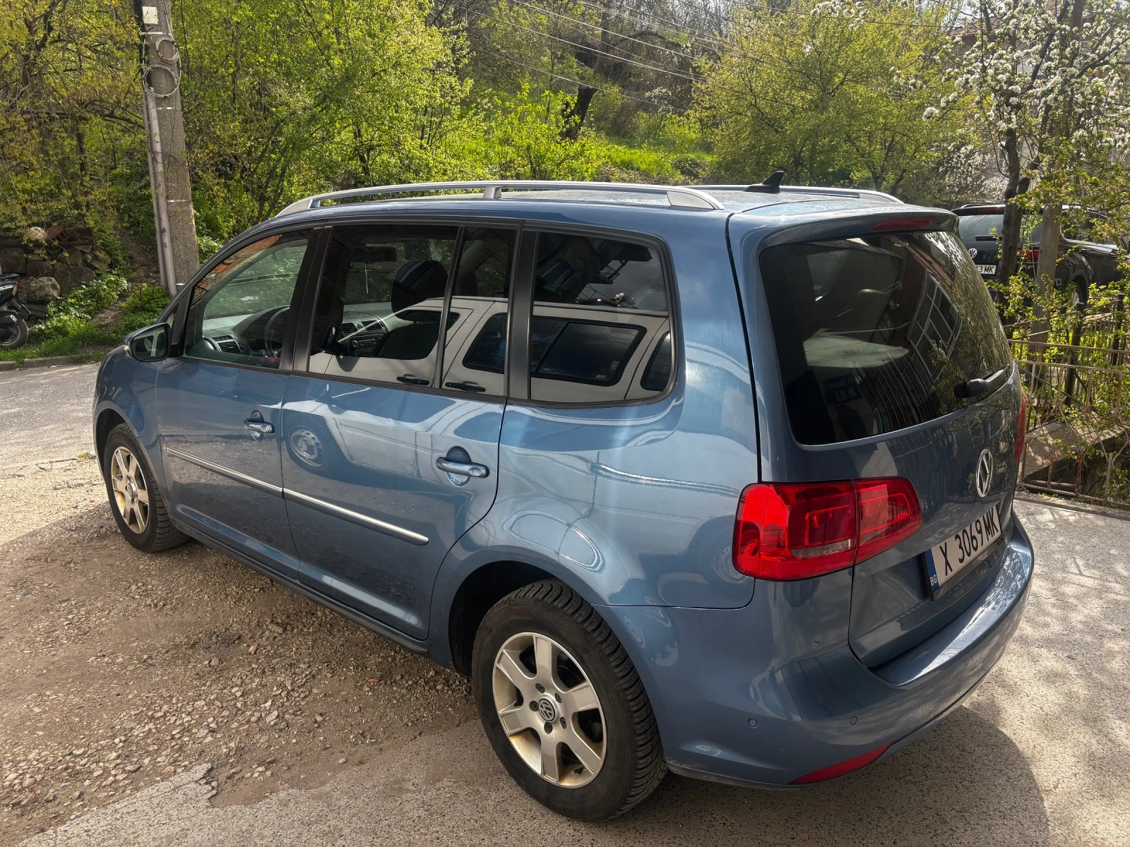 VW Touran 1.6 tdi 105, снимка 4 - Автомобили и джипове - 54119007