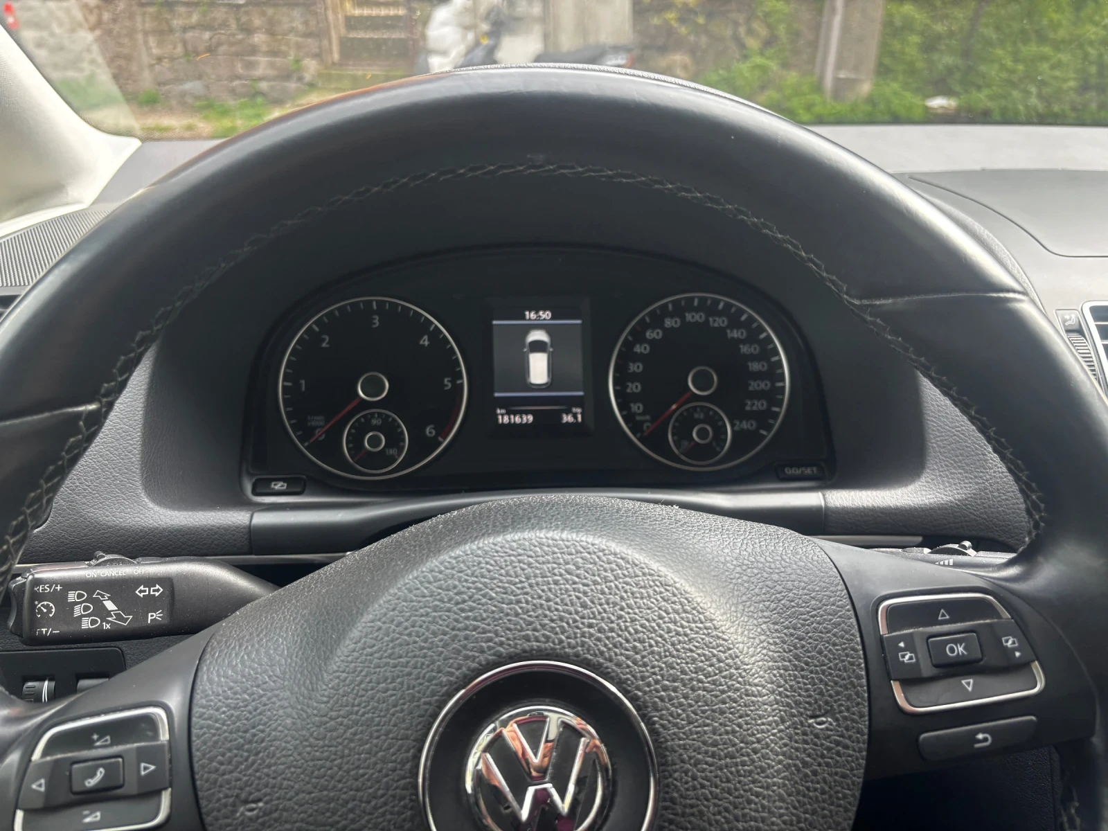 VW Touran 1.6 tdi 105, снимка 14 - Автомобили и джипове - 54119007