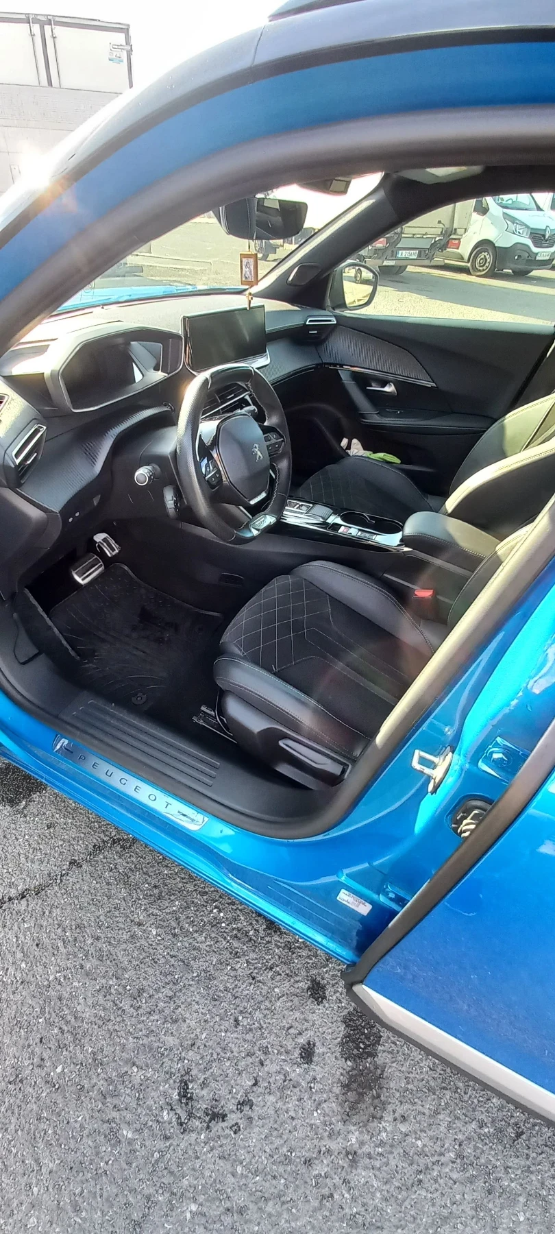Peugeot 2008 GT, снимка 8 - Автомобили и джипове - 56651521