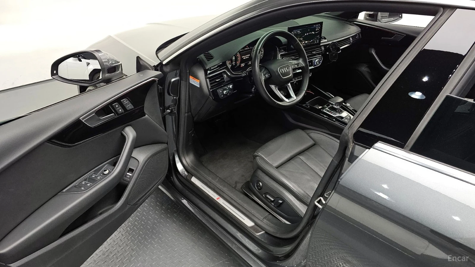 Audi A5 40TFSI/SPORTBACK/DRIVE-ASSISTS/SUNROOF, снимка 5 - Автомобили и джипове - 55681366