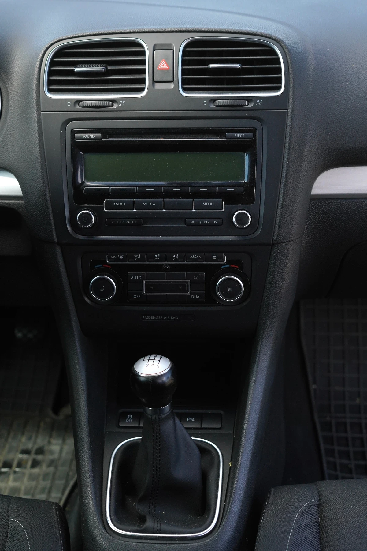 VW Golf 2.0 TDI, снимка 9 - Автомобили и джипове - 55776591
