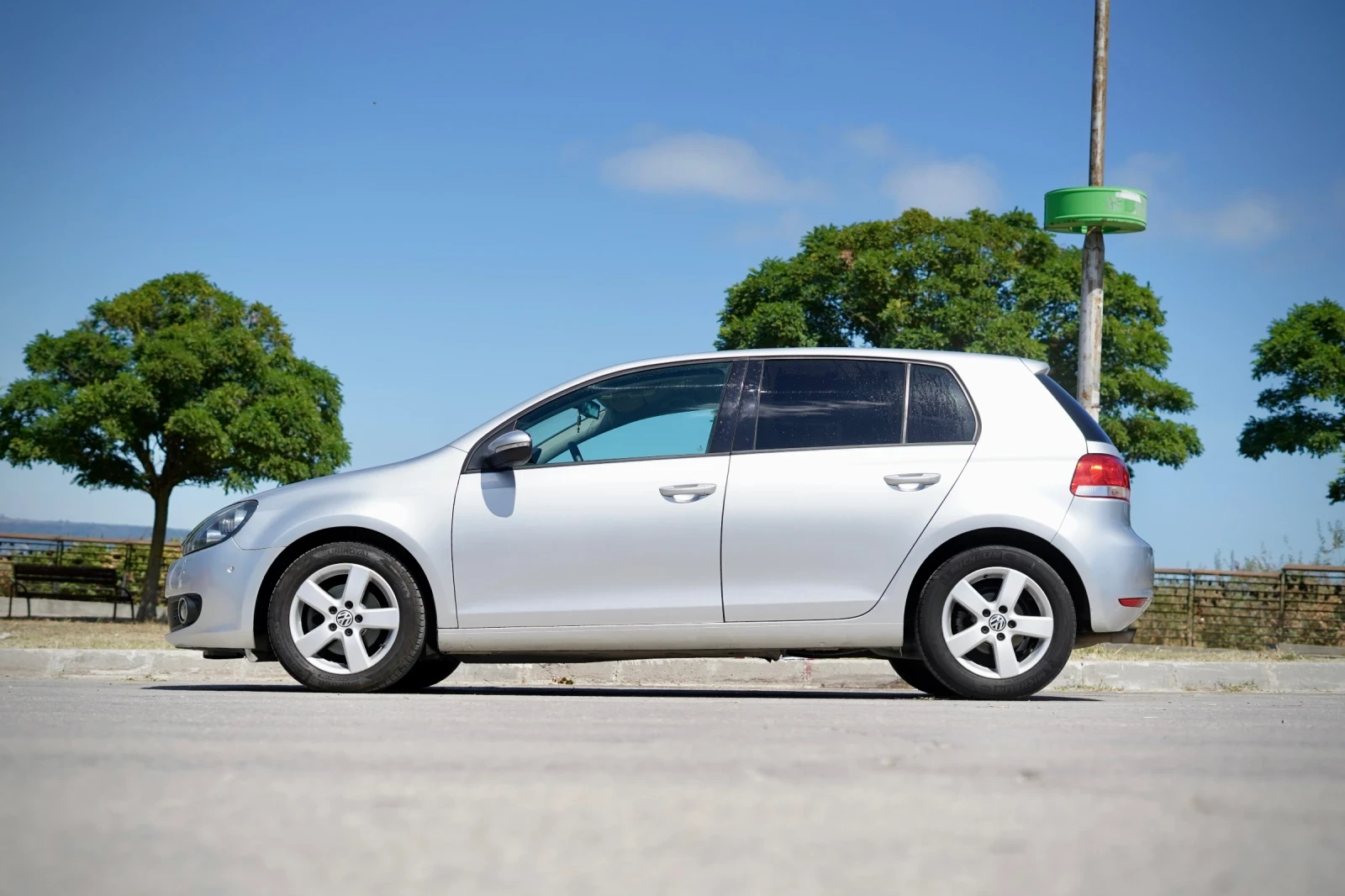 VW Golf 2.0 TDI, снимка 4 - Автомобили и джипове - 55776591