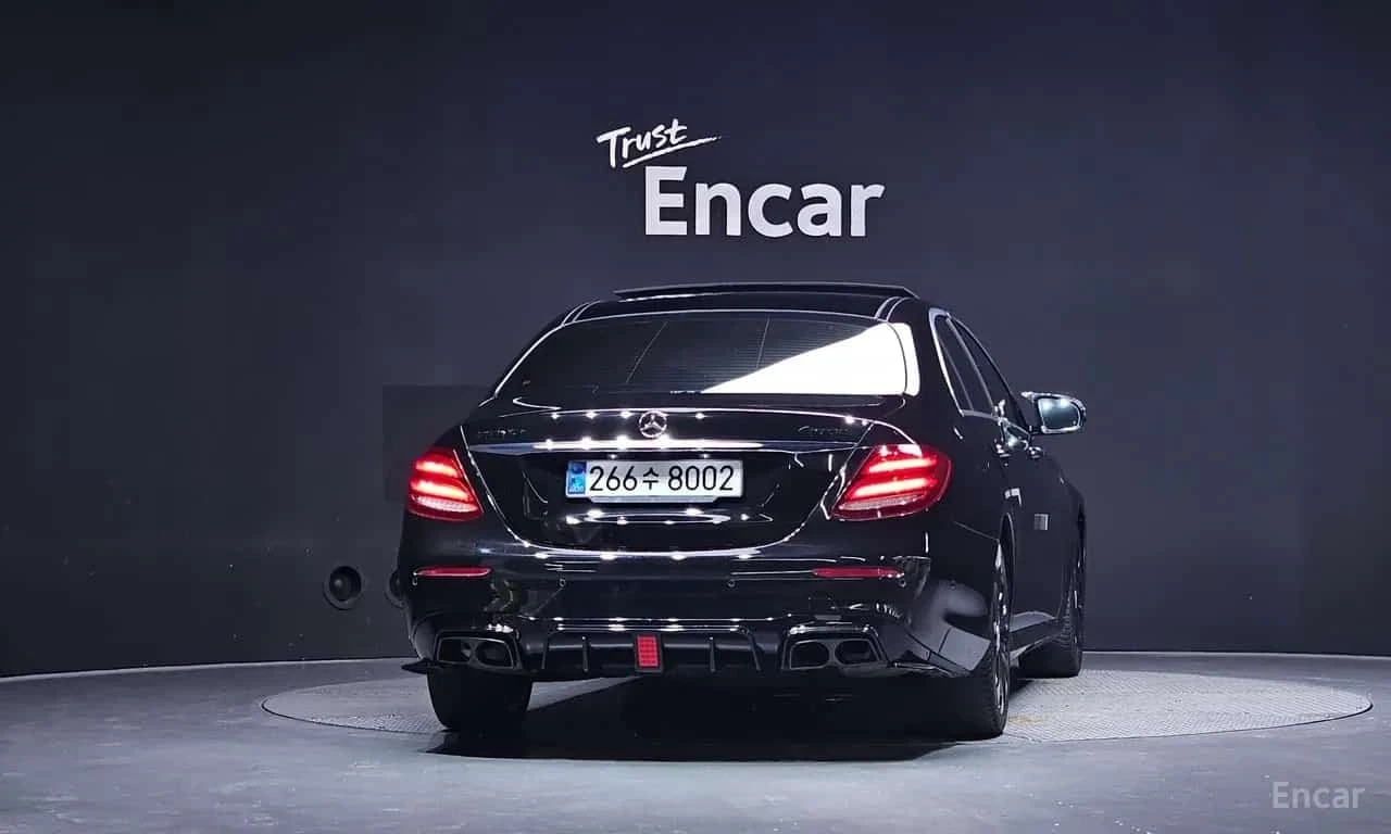 Mercedes-Benz E 350 4MATIC AMG Line/ДИСТРОНИК/360/ПОДГРЕВ/ПАНО/, снимка 4 - Автомобили и джипове - 56165733