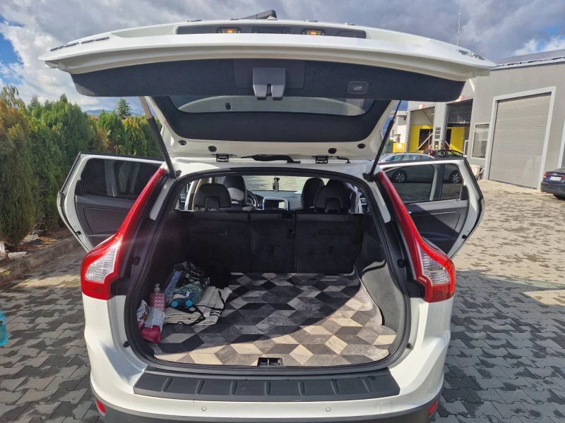 Volvo XC60, снимка 8 - Автомобили и джипове - 52506087