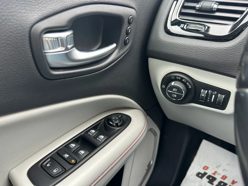 Jeep Compass 2.0d 170 к.с./ГАРАНЦИЯ ОТ КЕНТАВЪР, снимка 14 - Автомобили и джипове - 53040247