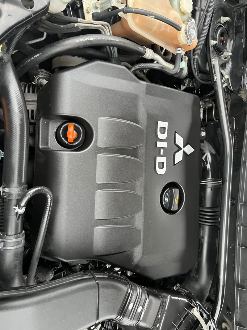 Mitsubishi Outlander 2.0TDI-4x4-6+ 1-ITALIA, снимка 17 - Автомобили и джипове - 53461905