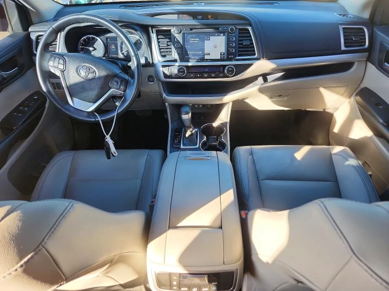 Toyota Highlander KEYLESS* ELECTRIC SEATS* КАМЕРИ* , снимка 8 - Автомобили и джипове - 53768500
