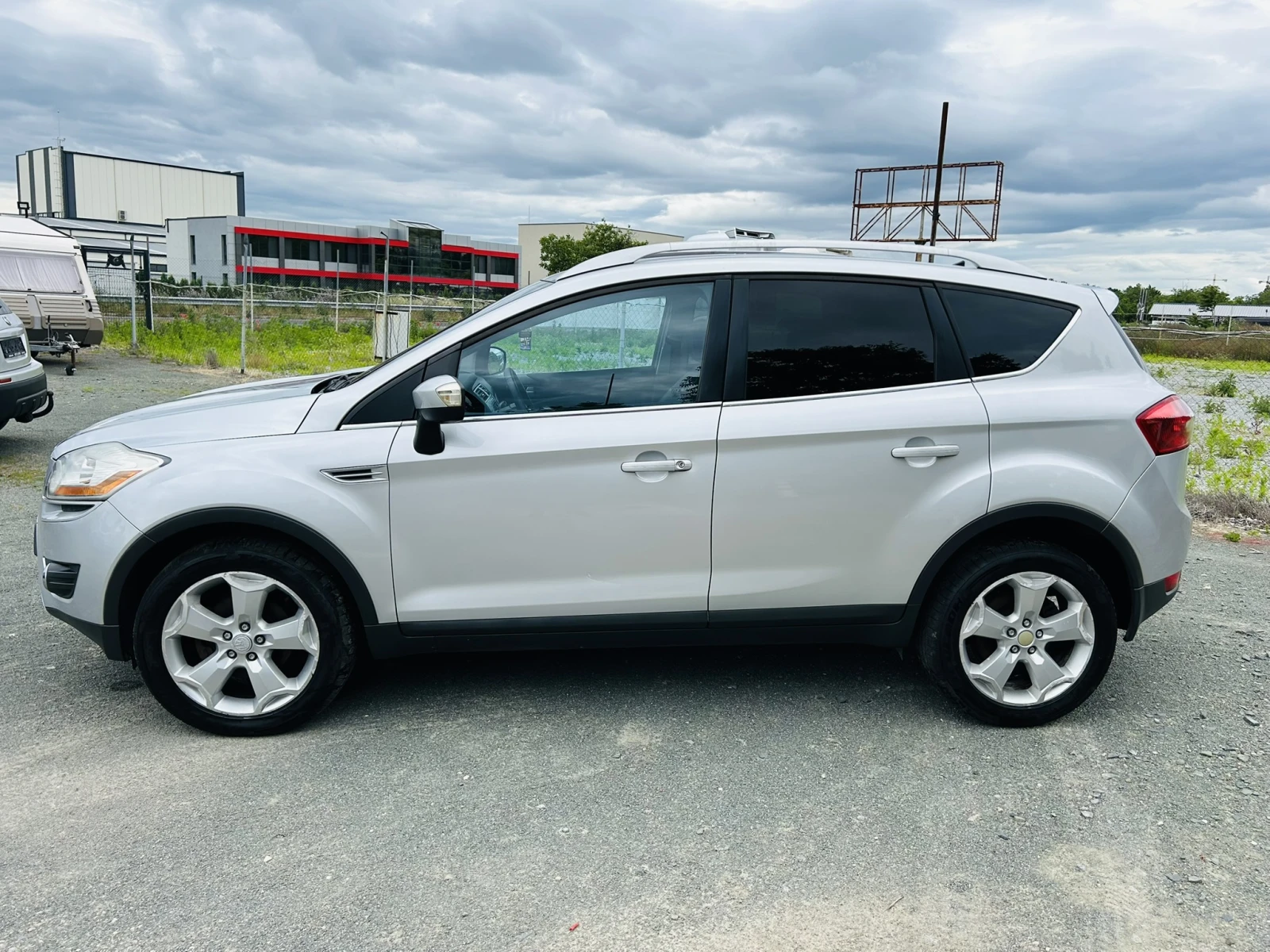 Ford Kuga 2.0TDCI/4x4/TITANIUM/PANORAMA/KEYLESS/XENON FULL - изображение 2