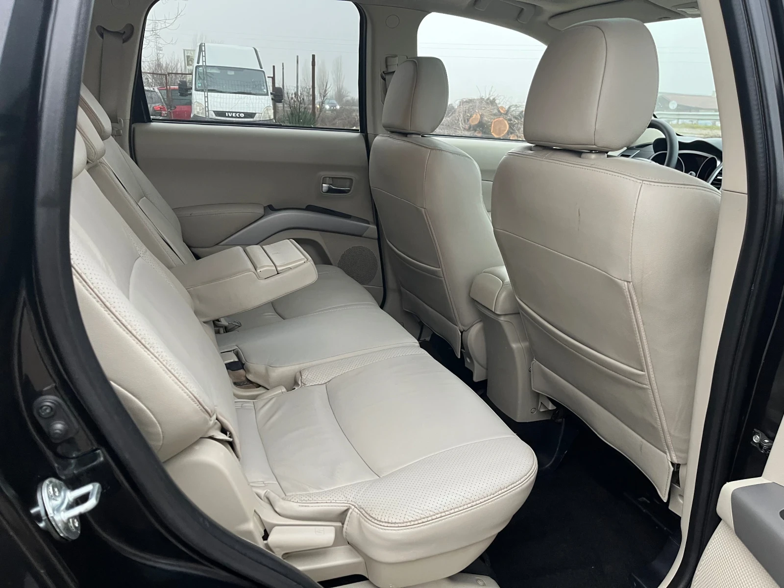 Mitsubishi Outlander 2.0TDI-4x4-6+ 1-ITALIA - изображение 7