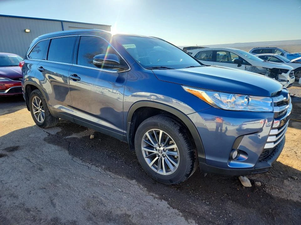 Toyota Highlander KEYLESS* ELECTRIC SEATS* КАМЕРИ* , снимка 4 - Автомобили и джипове - 53768500