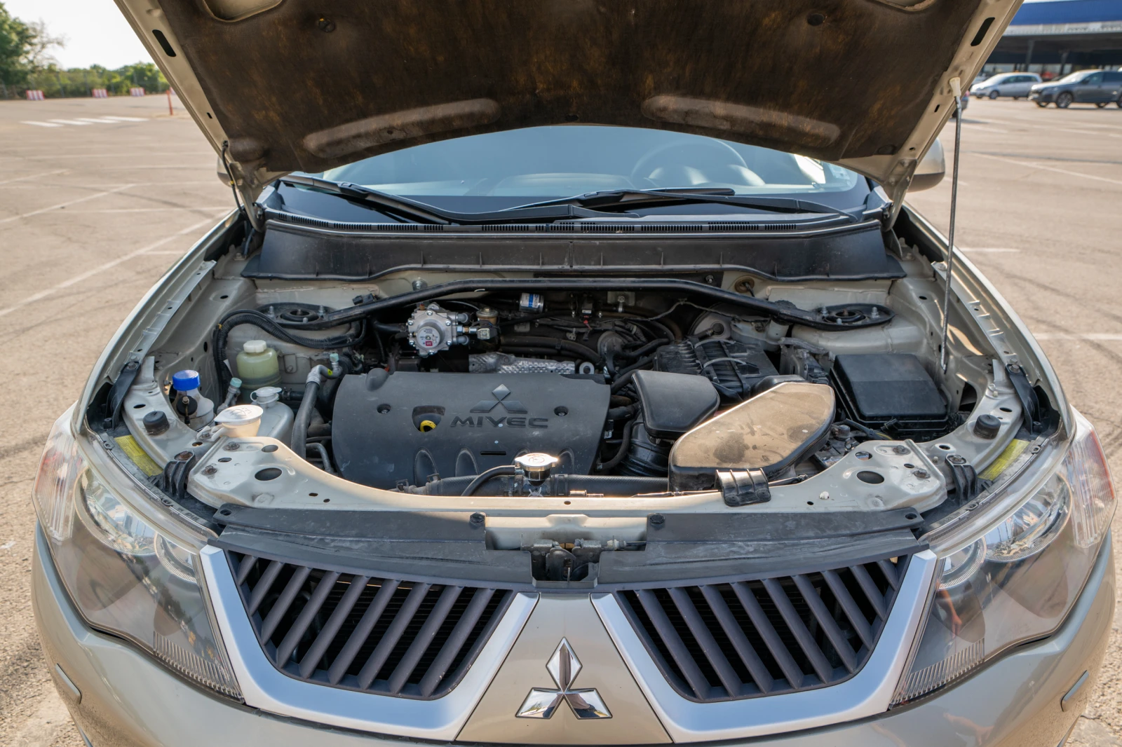 Mitsubishi Outlander, снимка 17 - Автомобили и джипове - 55826571