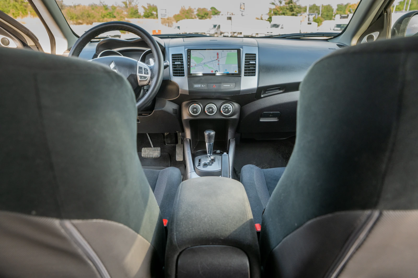 Mitsubishi Outlander, снимка 13 - Автомобили и джипове - 55826571