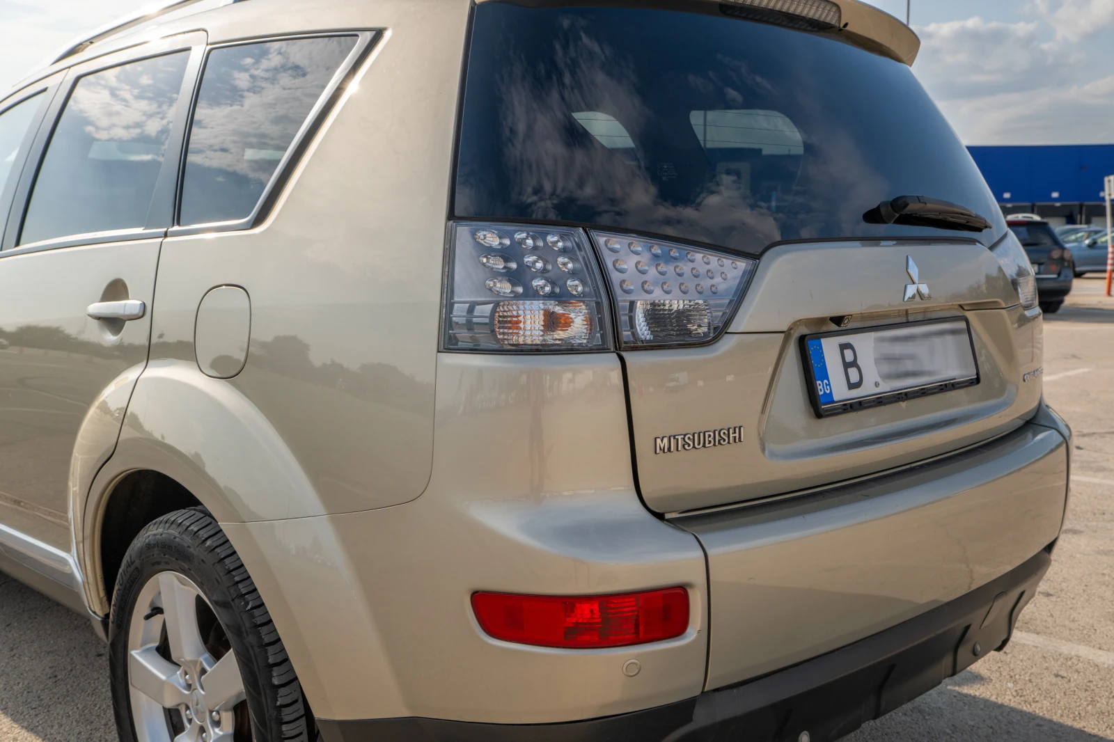 Mitsubishi Outlander, снимка 4 - Автомобили и джипове - 55826571