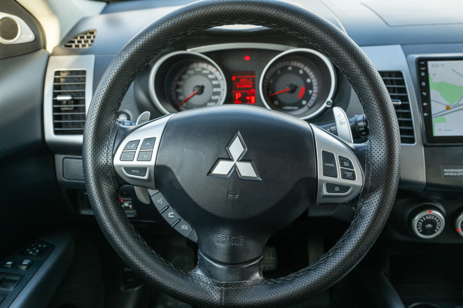 Mitsubishi Outlander, снимка 16 - Автомобили и джипове - 55826571