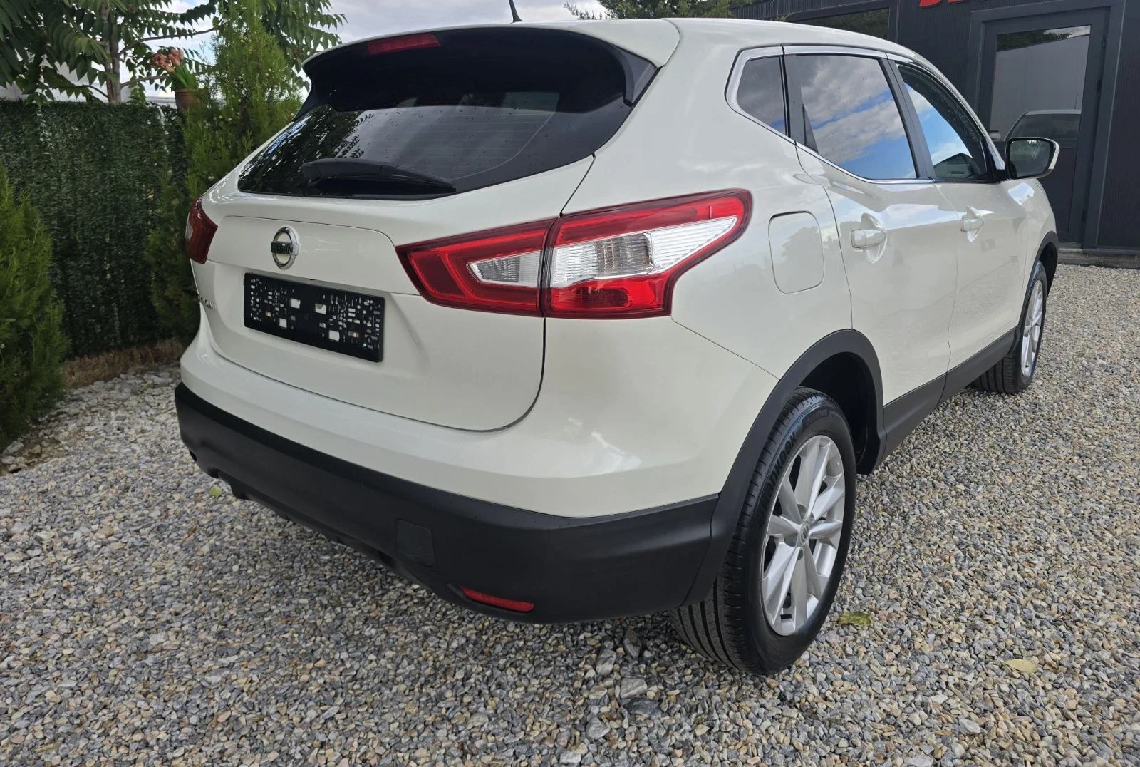 Nissan Qashqai 1.6CDTI Navi, снимка 4 - Автомобили и джипове - 56218766