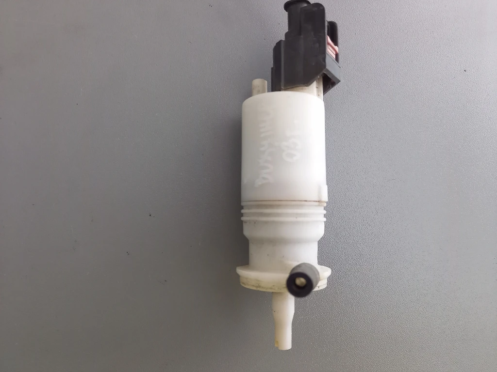 Помпа чистачки Крайслер Вояджер 2.5црд (1)