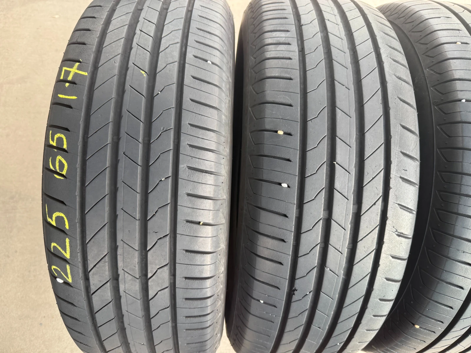 Гуми Летни 225/65R17, снимка 2 - Гуми и джанти - 53993791
