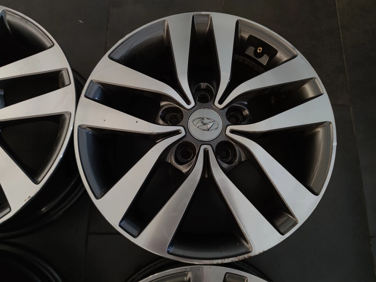 Джанти за Hyundai, снимка 6 - Гуми и джанти - 56687869