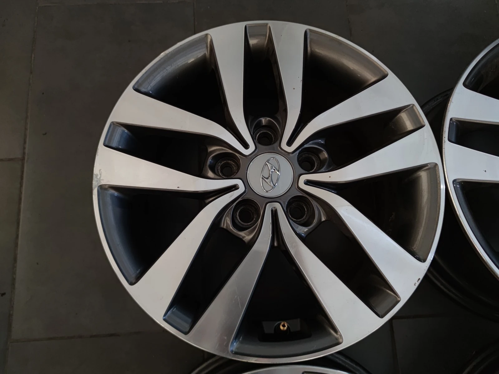 Джанти за Hyundai, снимка 5 - Гуми и джанти - 56687869