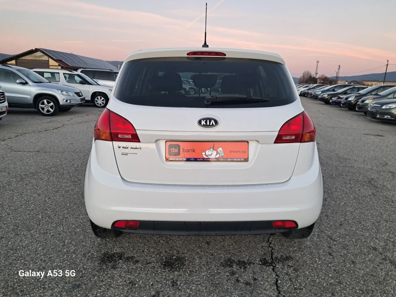 Kia Venga 1, 4 I Панорама, снимка 6 - Автомобили и джипове - 48132610