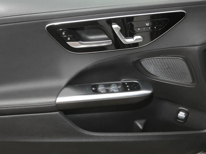 Mercedes-Benz C 220 AMG/200HP/NIGHT/CAM/MEMORY/NAVI/KLESS/TSR/422v, снимка 16 - Автомобили и джипове - 50286815