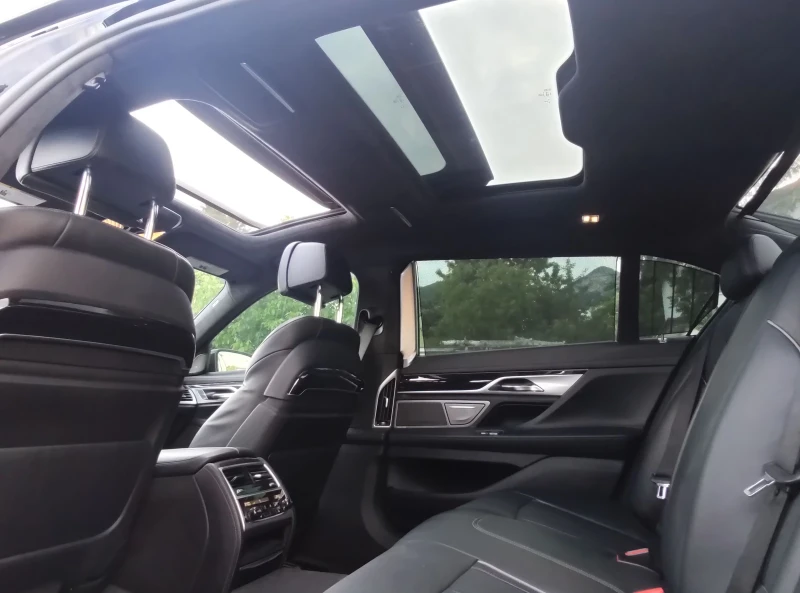 BMW 750  i ///M Black, снимка 11 - Автомобили и джипове - 52099093