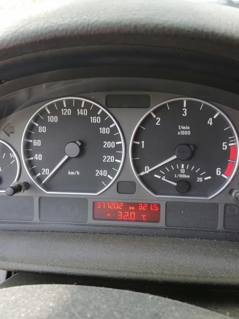 BMW 320, снимка 5 - Автомобили и джипове - 51179292