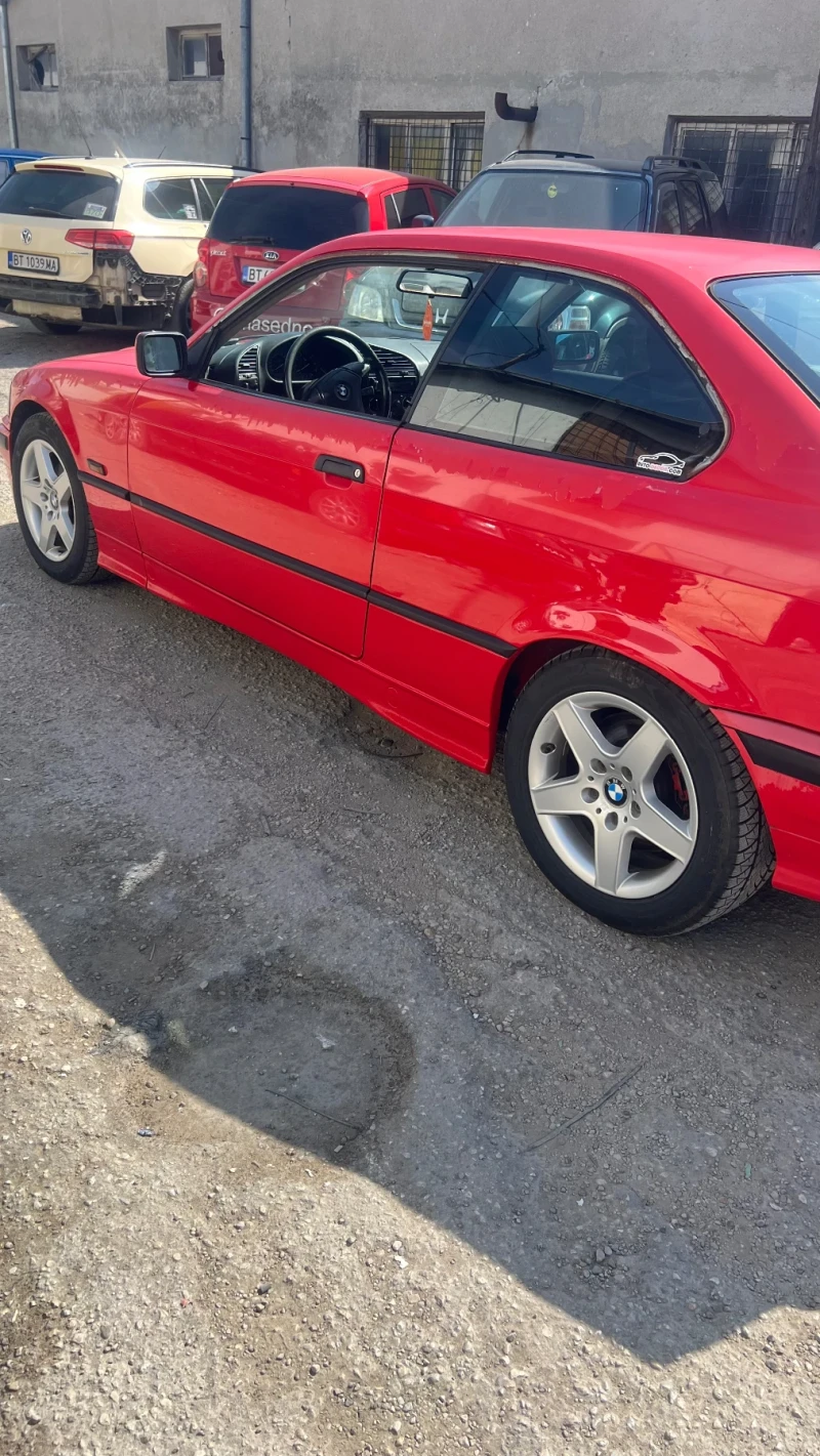 BMW 318 1.8 IS, снимка 5 - Автомобили и джипове - 51867501