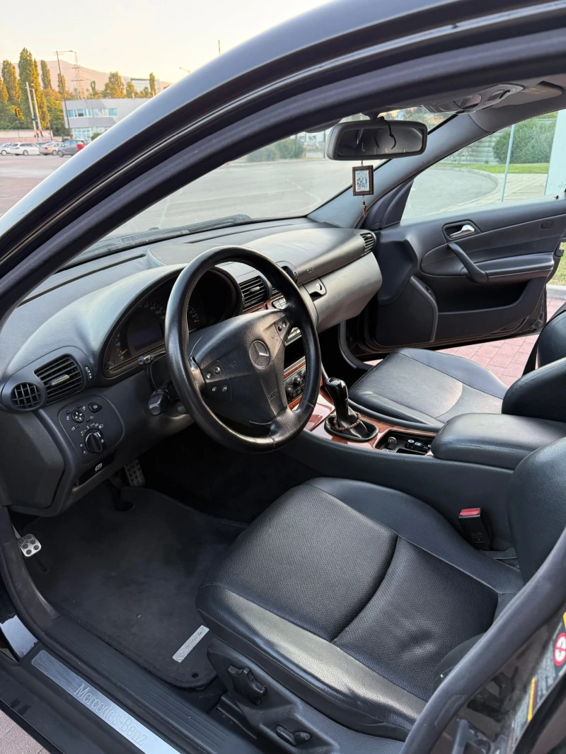 Mercedes-Benz C 220, снимка 9 - Автомобили и джипове - 53183617
