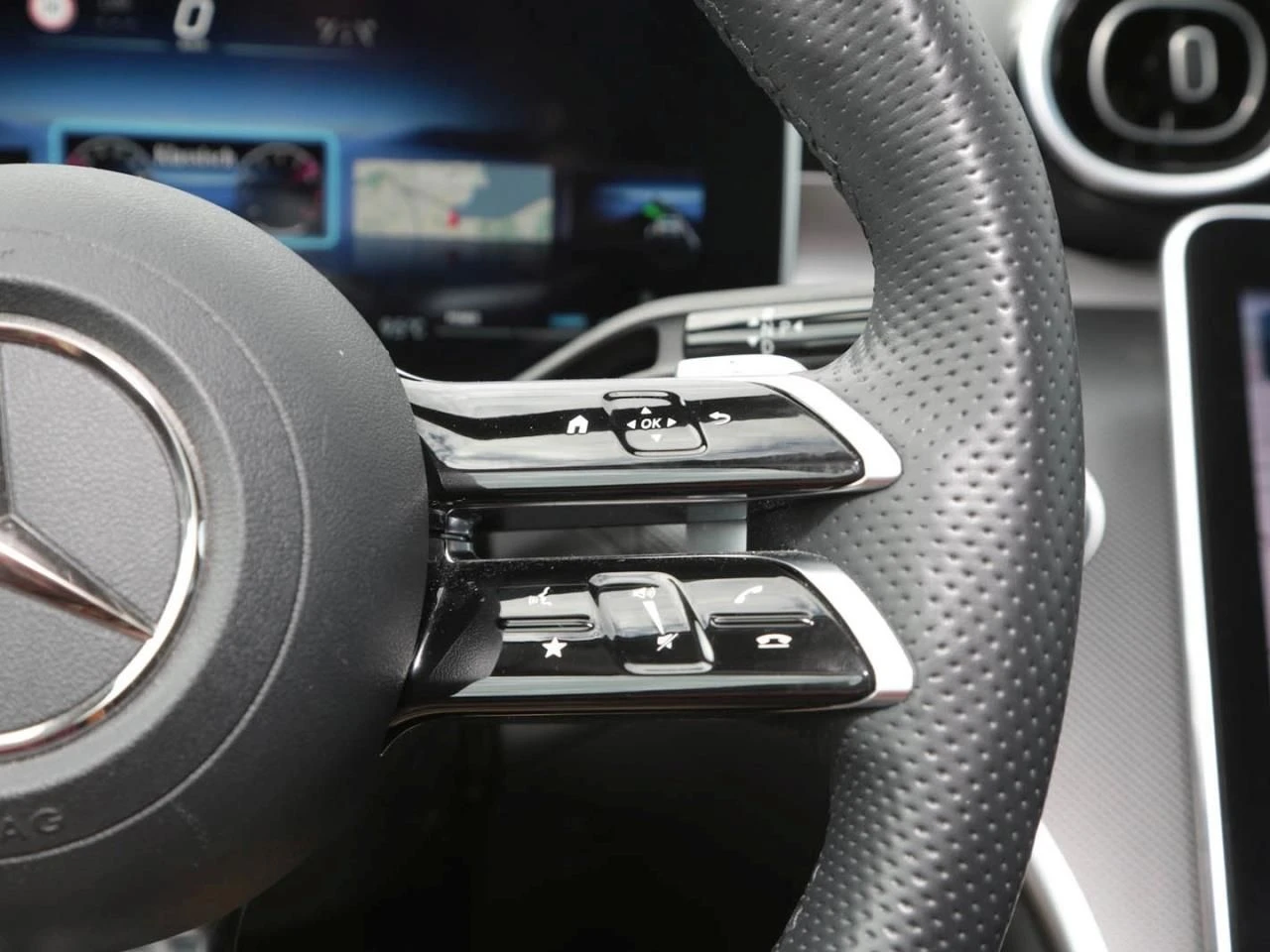 Mercedes-Benz C 220 AMG/200HP/NIGHT/CAM/MEMORY/NAVI/KLESS/TSR/422v - изображение 9