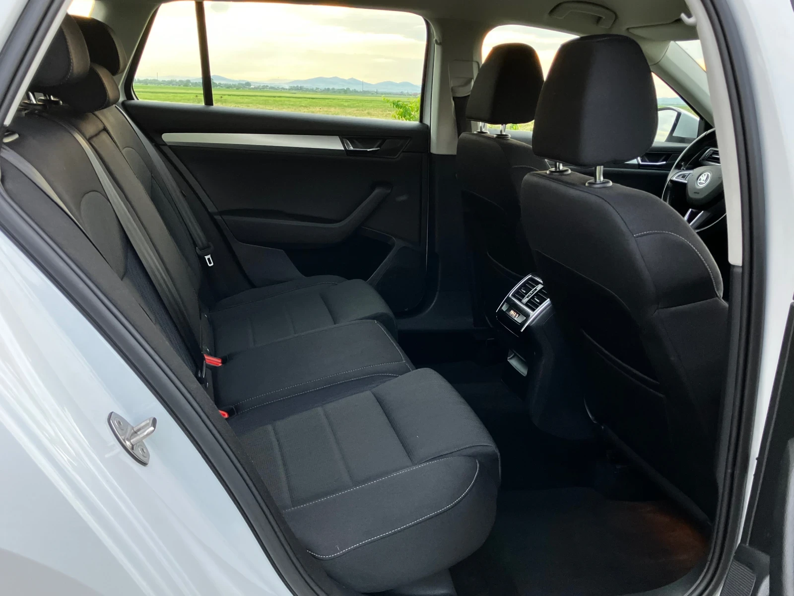 Skoda Superb 2.0 TDI - изображение 7