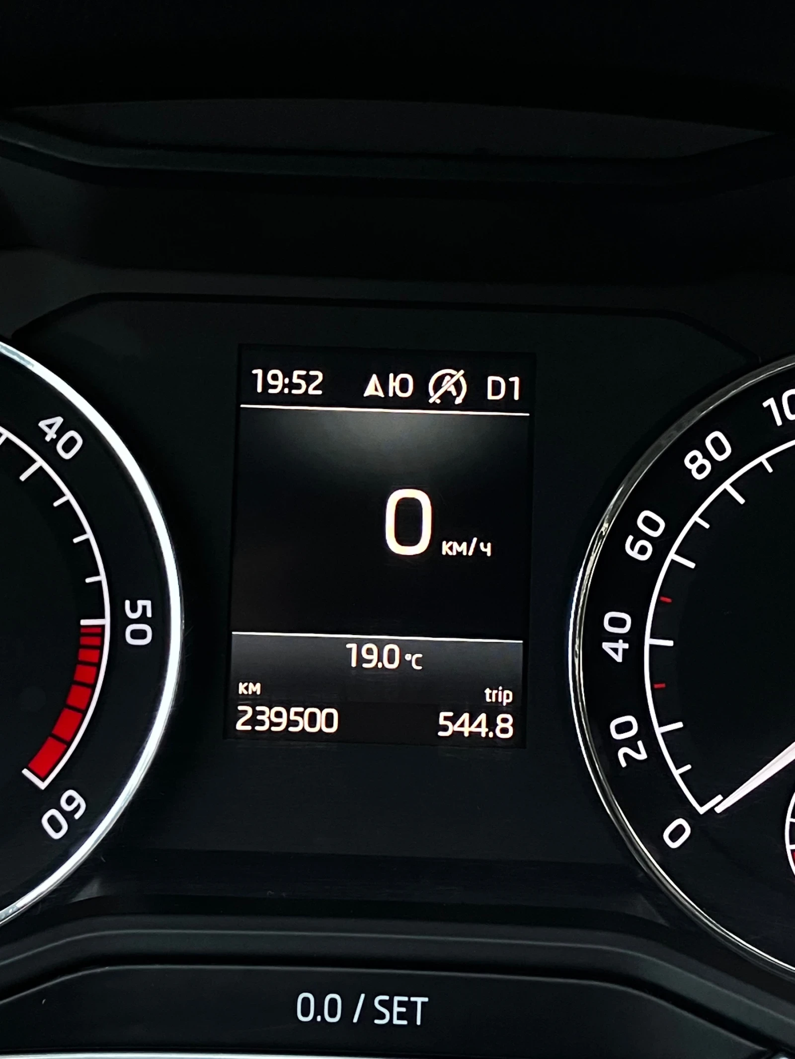 Skoda Superb 2.0 TDI - изображение 8