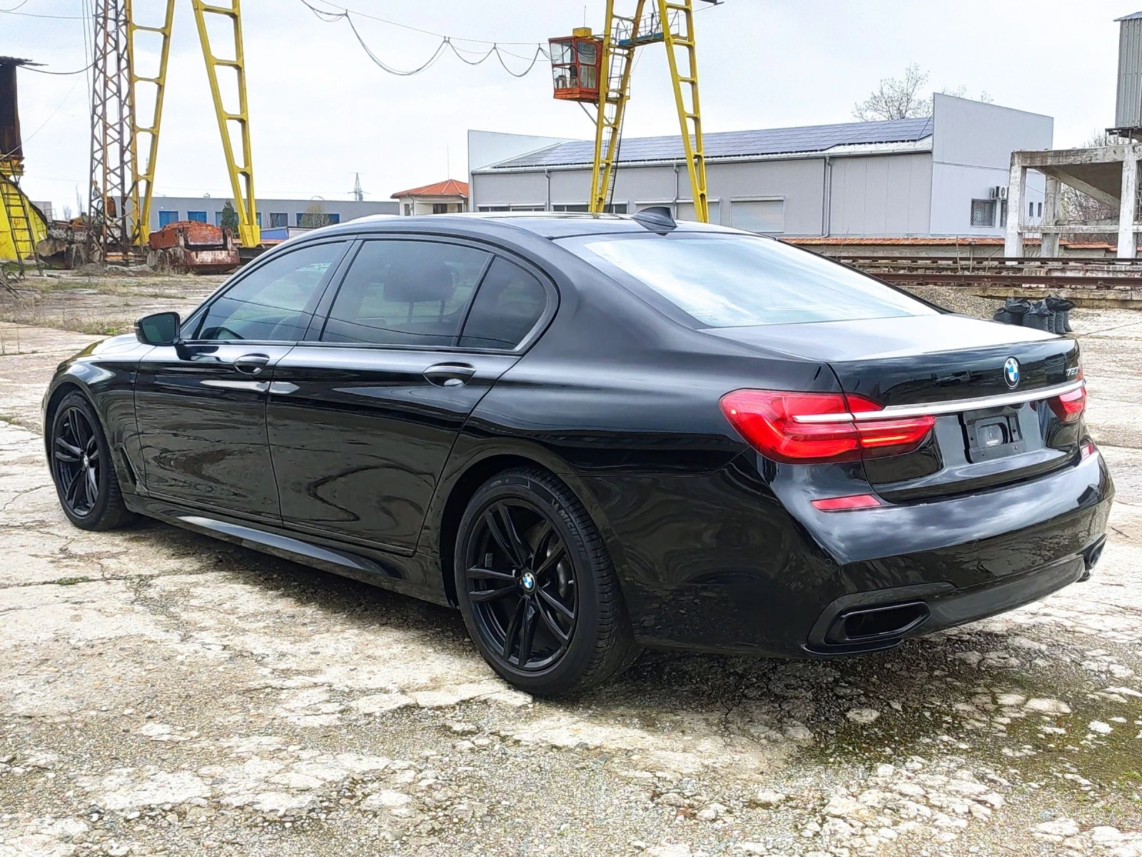 BMW 750  i ///M Black | Mobile.bg   16