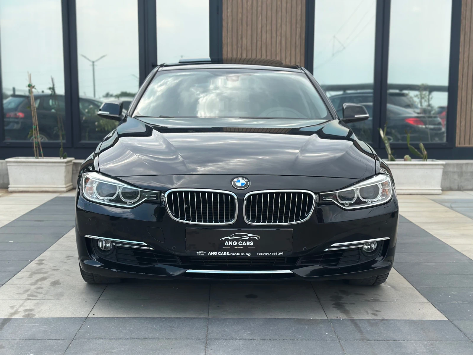 BMW 330 * Luxury* ПАНОРАМА* СЕРВИЗНА ИСТОРИЯ*  - изображение 3