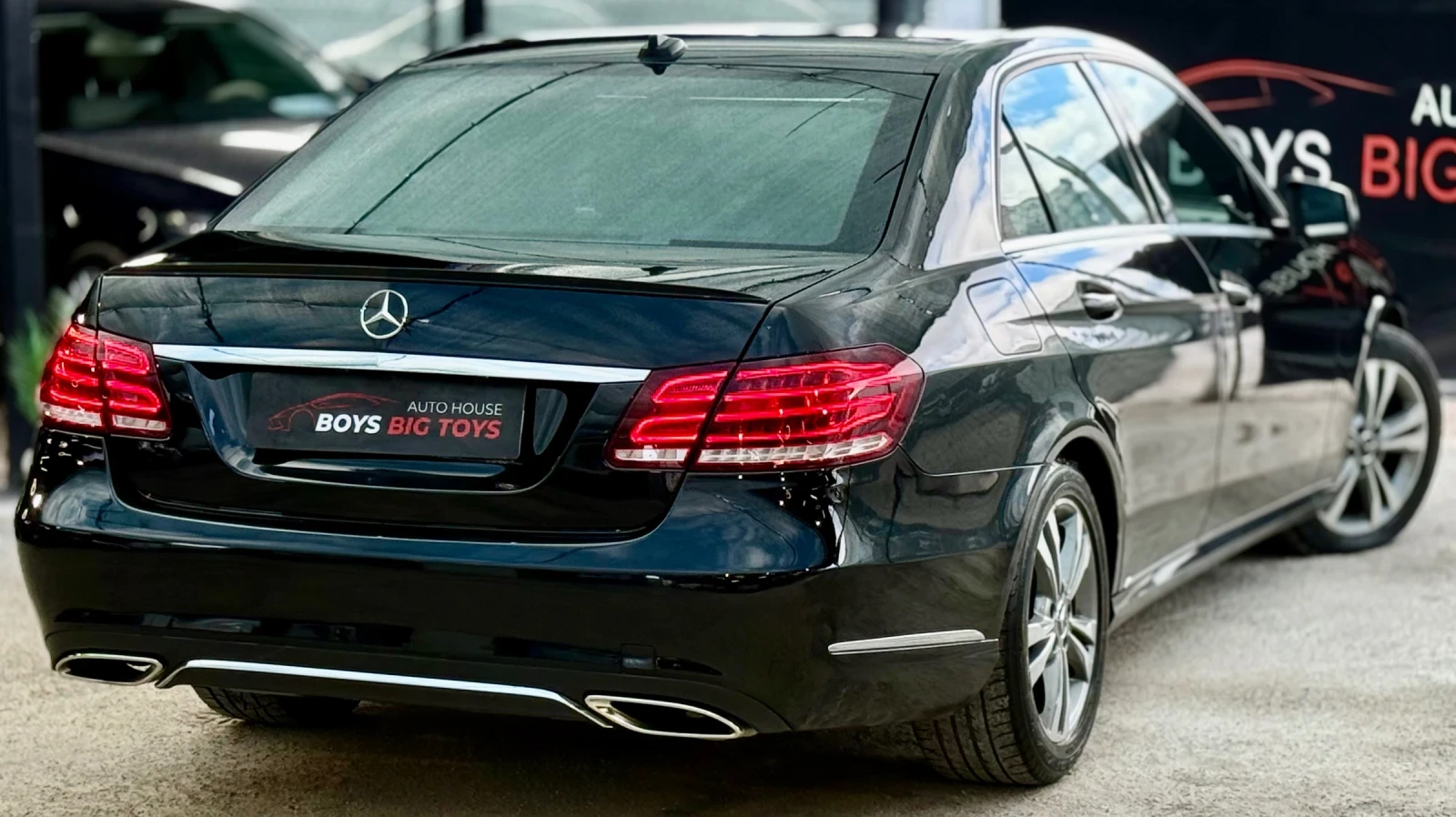Mercedes-Benz E 220 Facelift* Седан* Автомат* Щори* Уникат* Лизинг*  - изображение 5