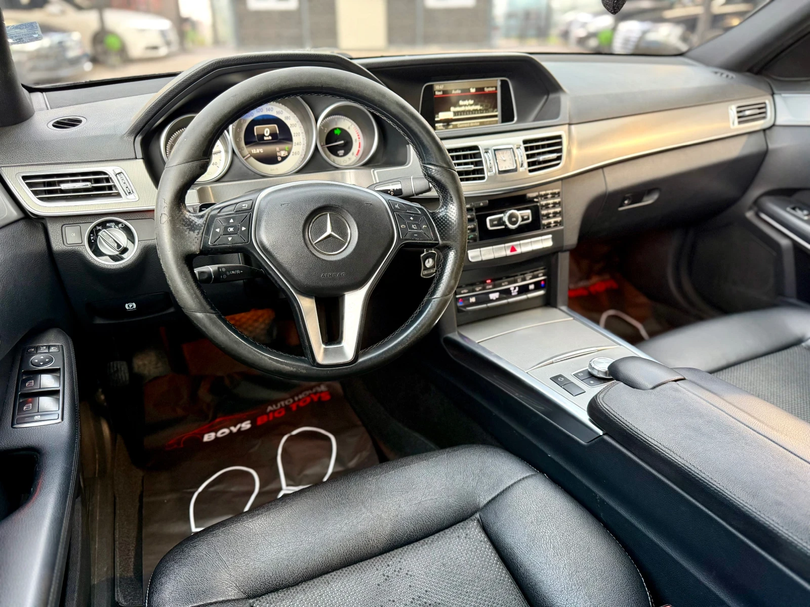 Mercedes-Benz E 220 Facelift* Седан* Автомат* Щори* Уникат* Лизинг*  - изображение 9