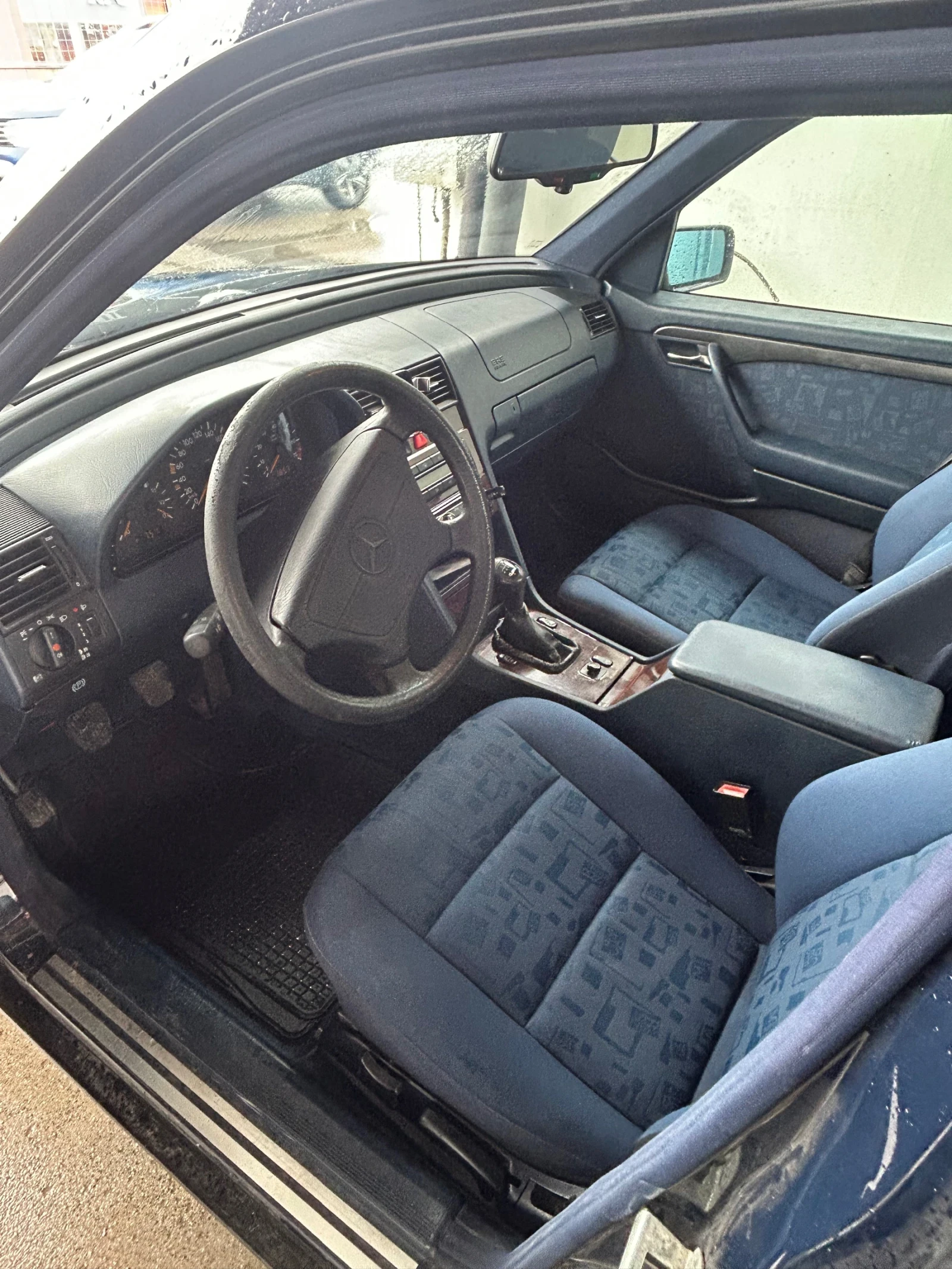 Mercedes-Benz C 180, снимка 14 - Автомобили и джипове - 54068520