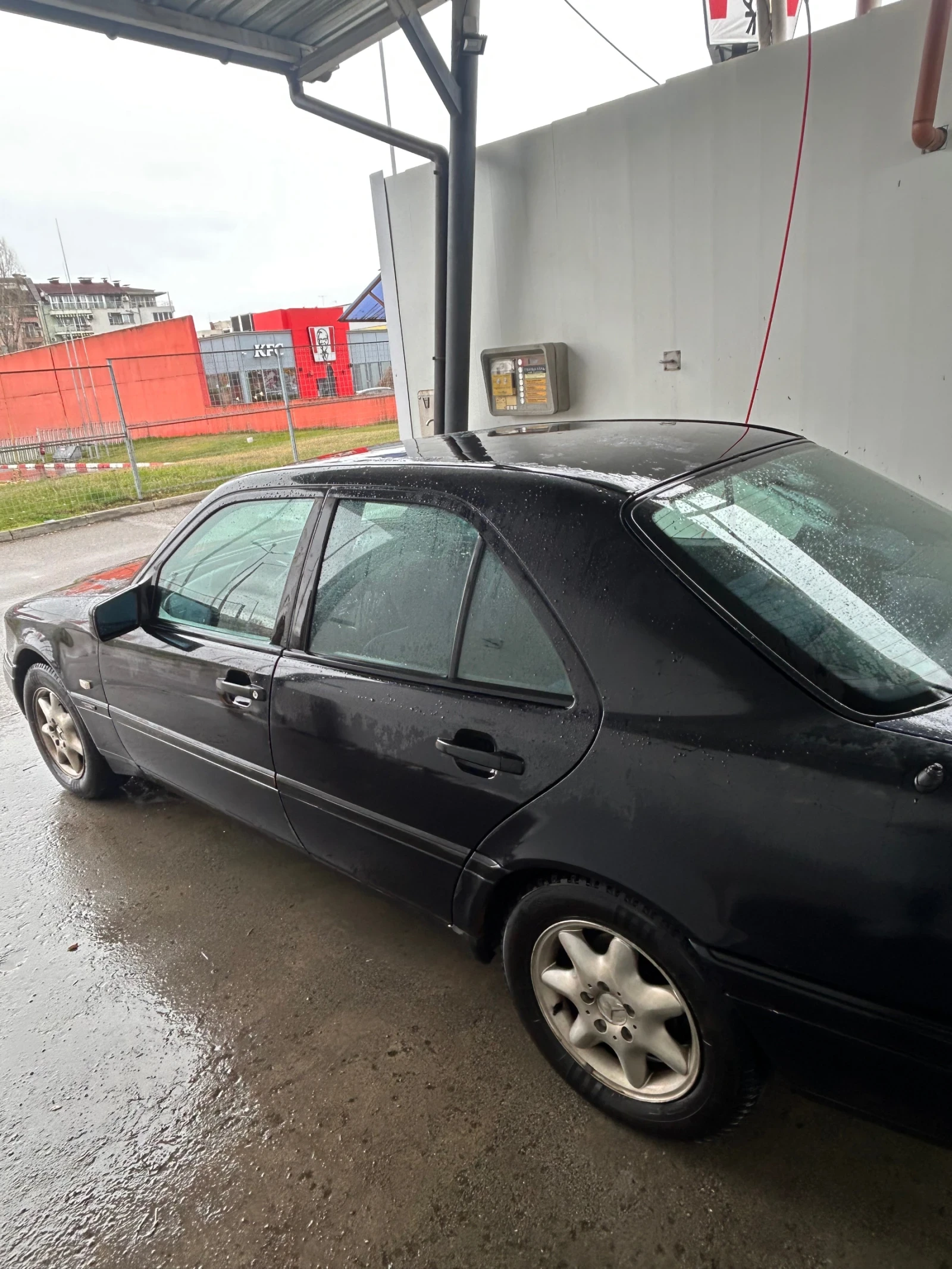 Mercedes-Benz C 180, снимка 5 - Автомобили и джипове - 54068520