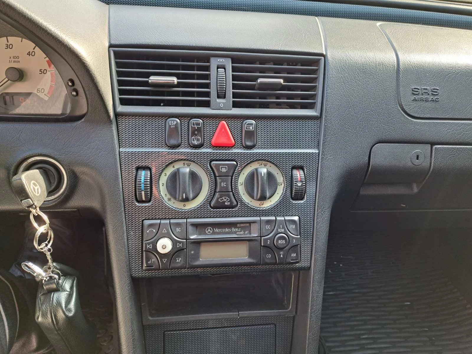 Mercedes-Benz C 220 CDI Sport, снимка 13 - Автомобили и джипове - 54178812