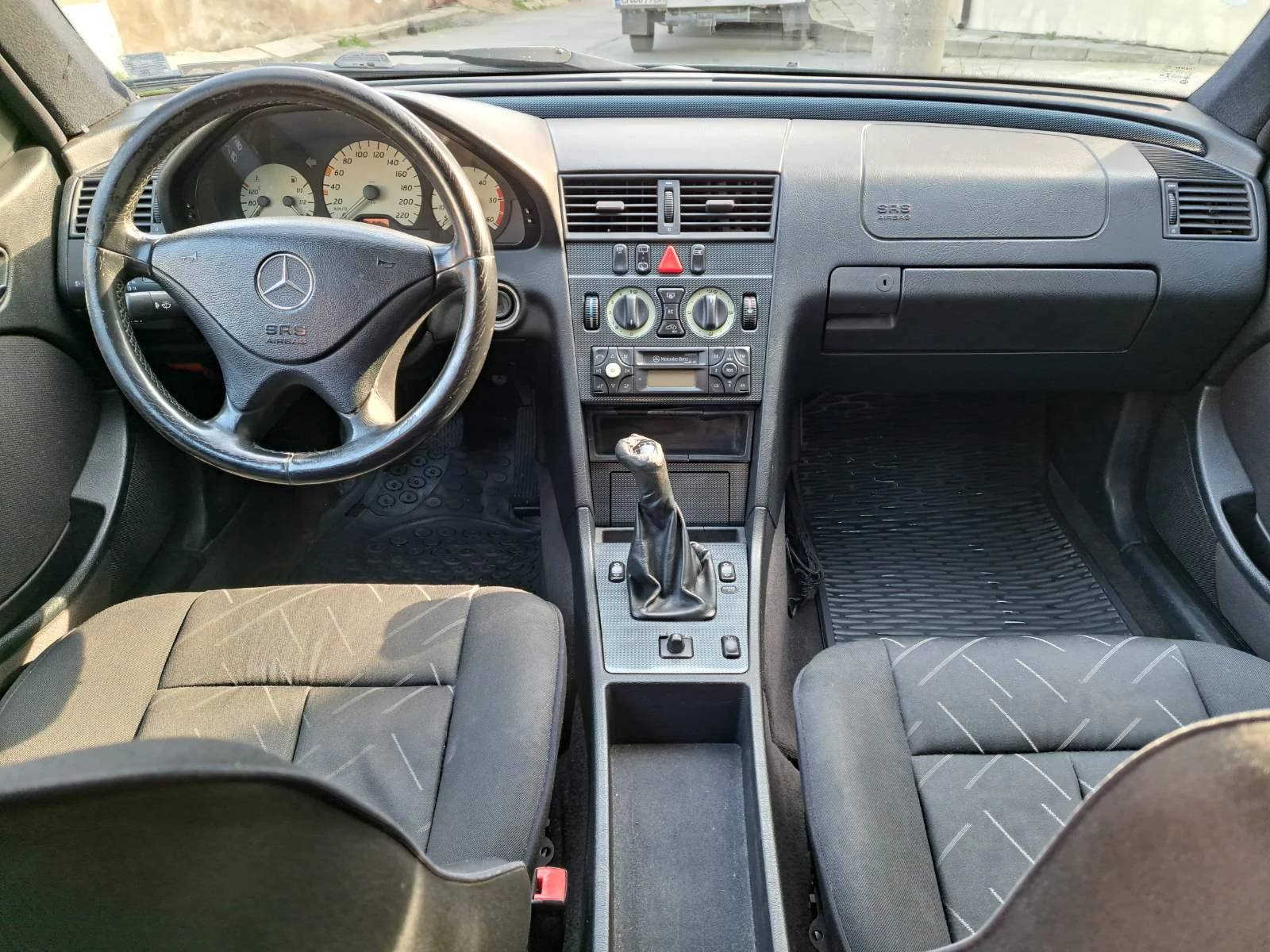 Mercedes-Benz C 220 CDI Sport, снимка 9 - Автомобили и джипове - 54178812