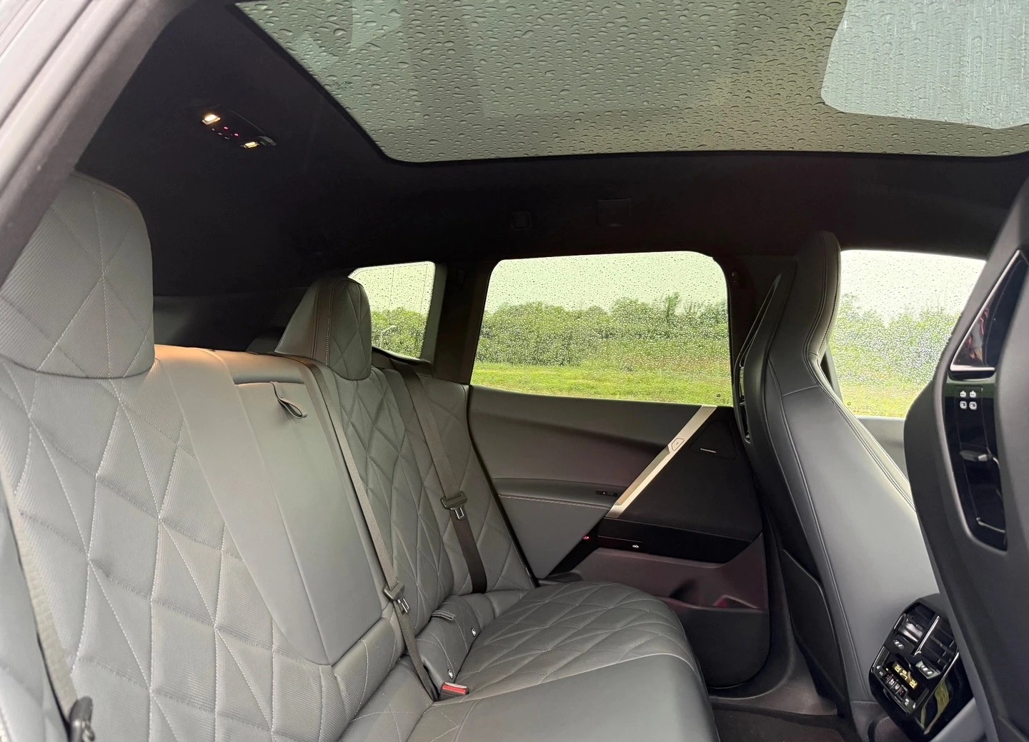 BMW iX 40, снимка 8 - Автомобили и джипове - 54778653