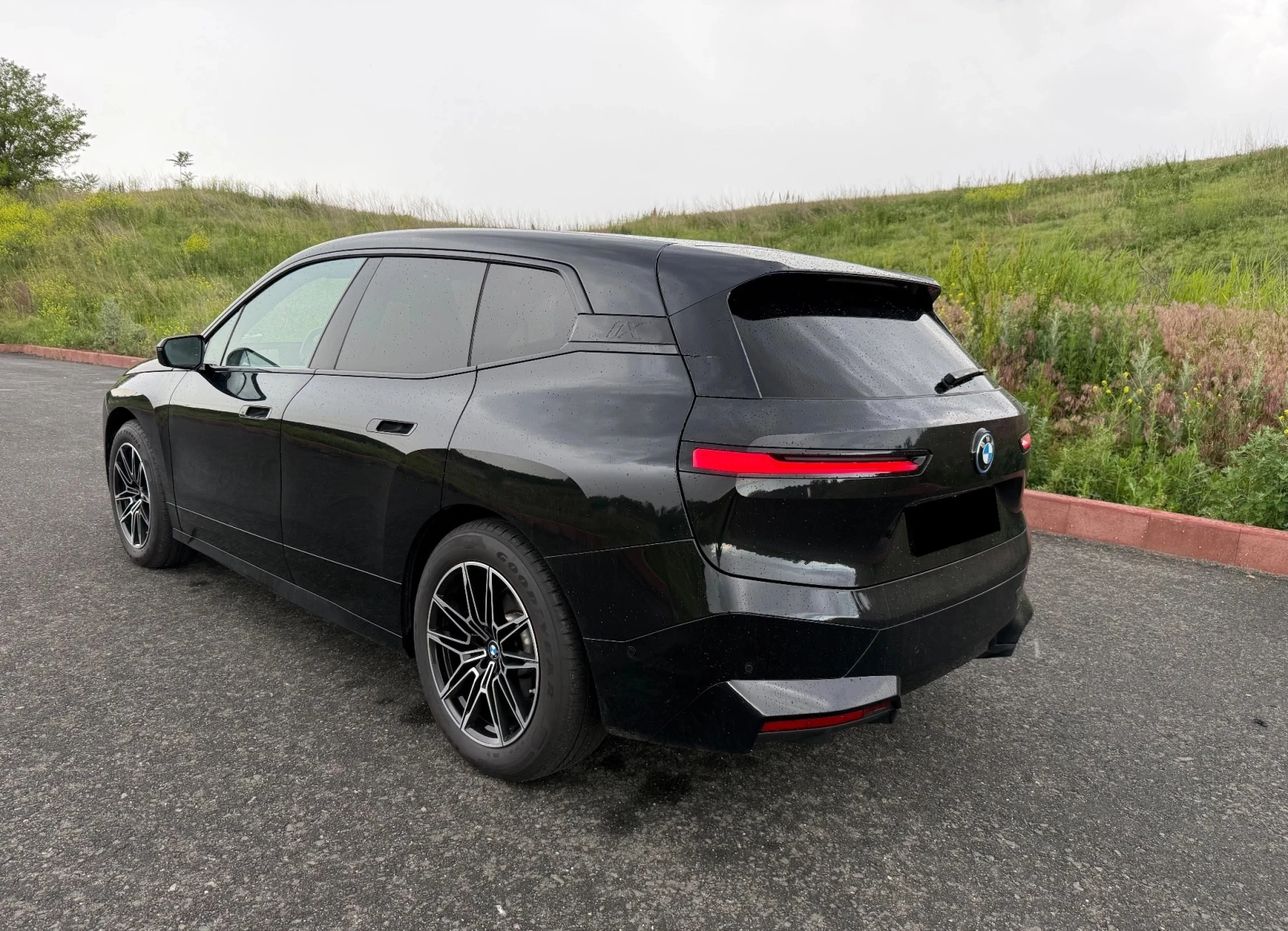 BMW iX 40, снимка 3 - Автомобили и джипове - 54778653
